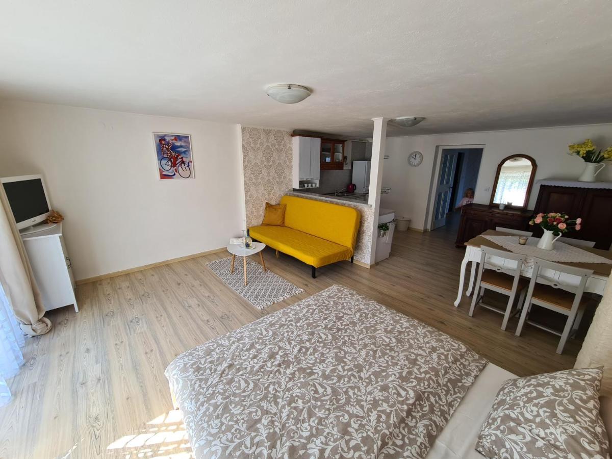 Apartman Prace Apartment Exterior photo