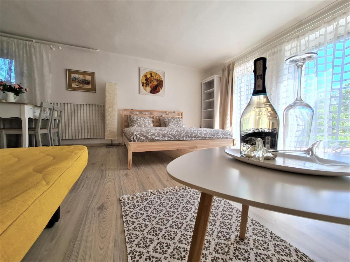 Apartman Prace Apartment Exterior photo