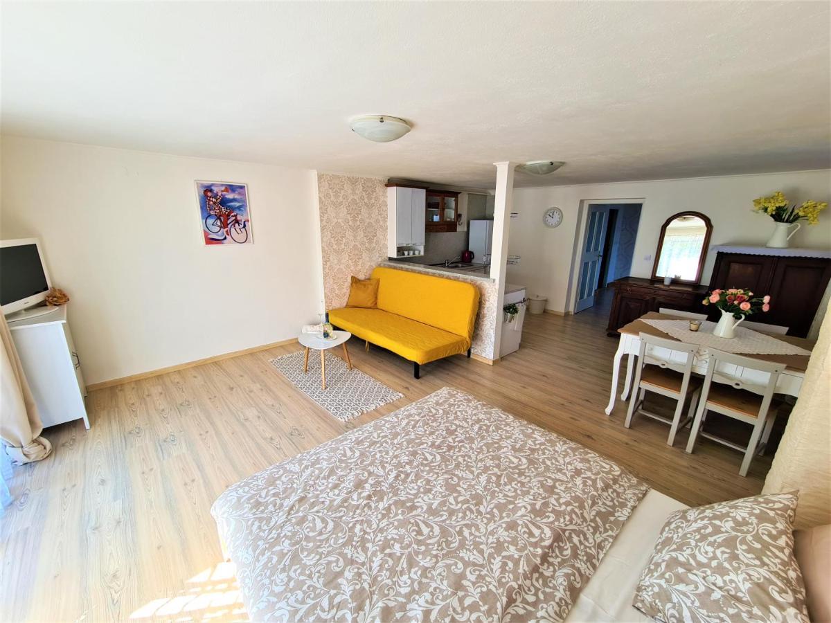Apartman Prace Apartment Exterior photo