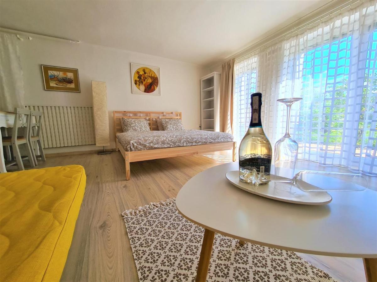 Apartman Prace Apartment Exterior photo